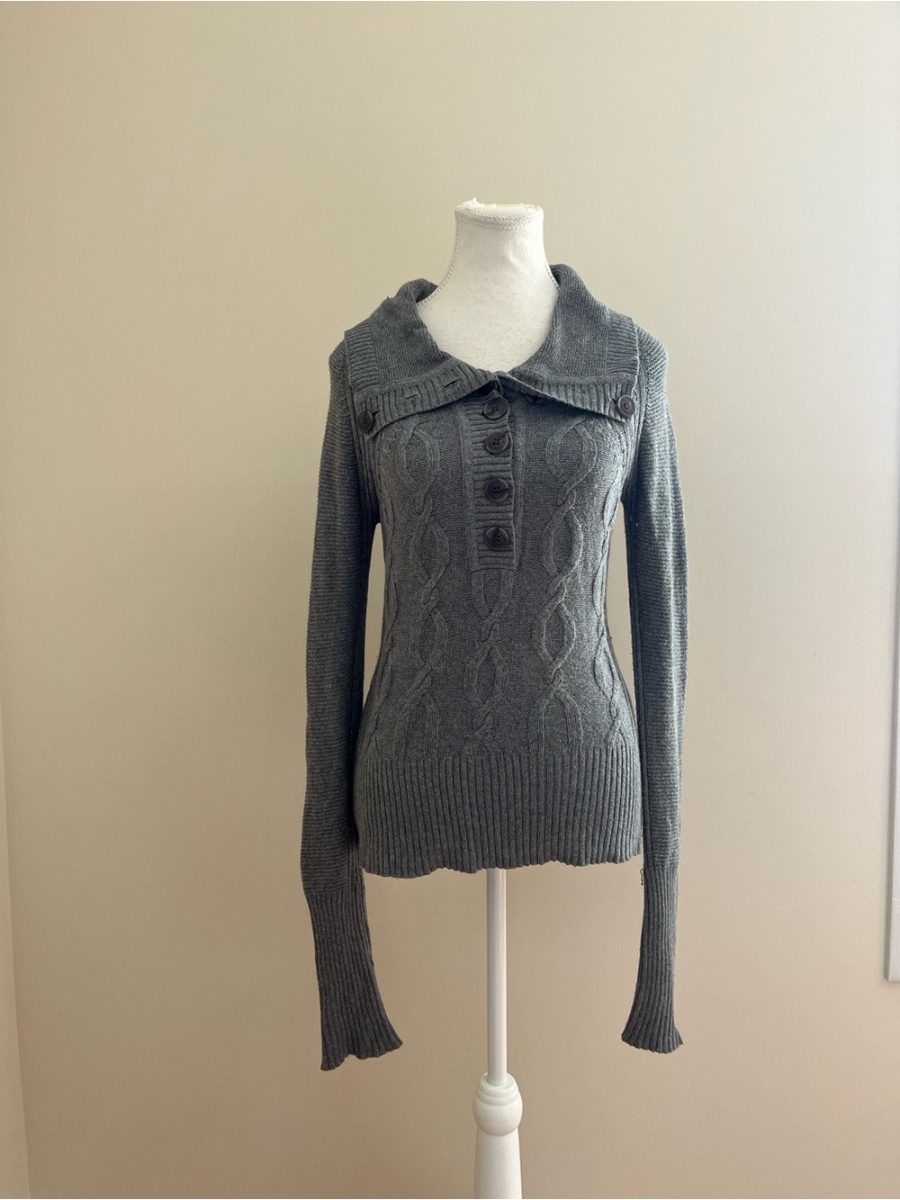 Cable-Knit Long Sleeve Sweater with Buttoned Collar - Gray